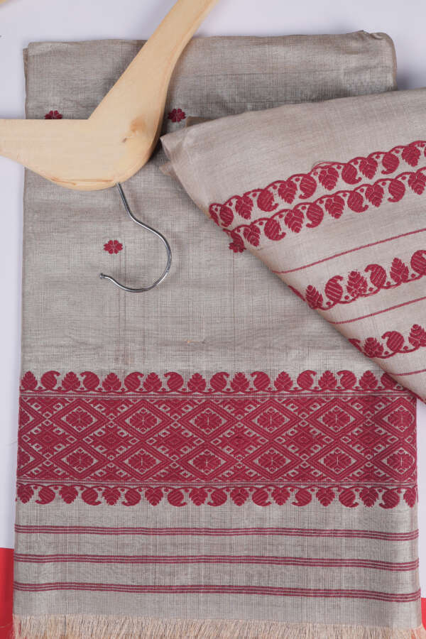 4O9A8508 Mekhela Chaddor - Muga Tussar