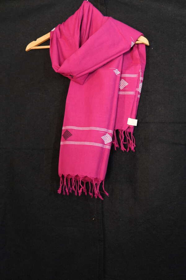 Cotton stole with motifs