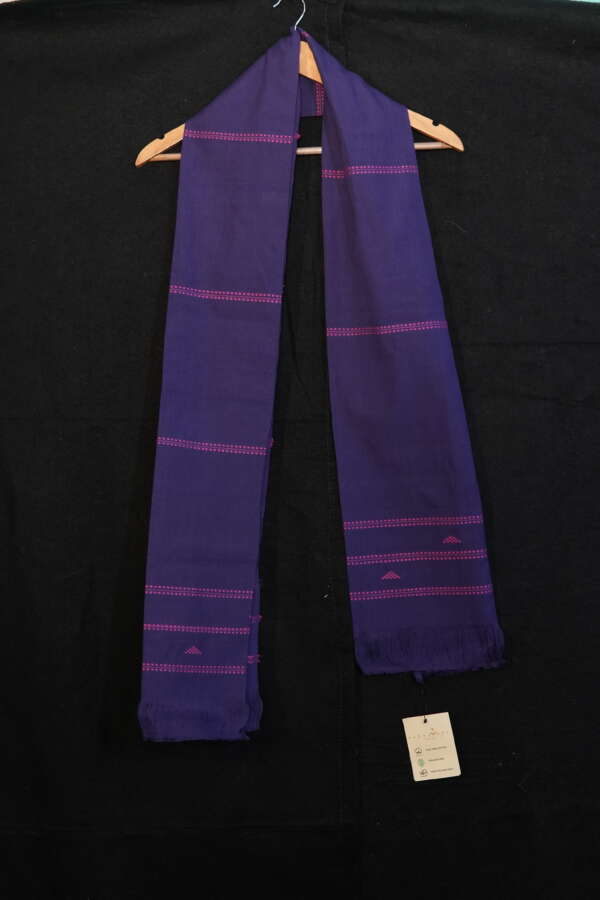 Cotton stole with motifs